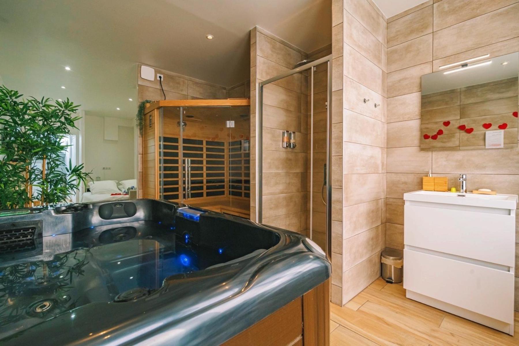 Spa Appartement O Temps Suspendu Reims Centre Sauna Et Jacuzzi Kültér fotó