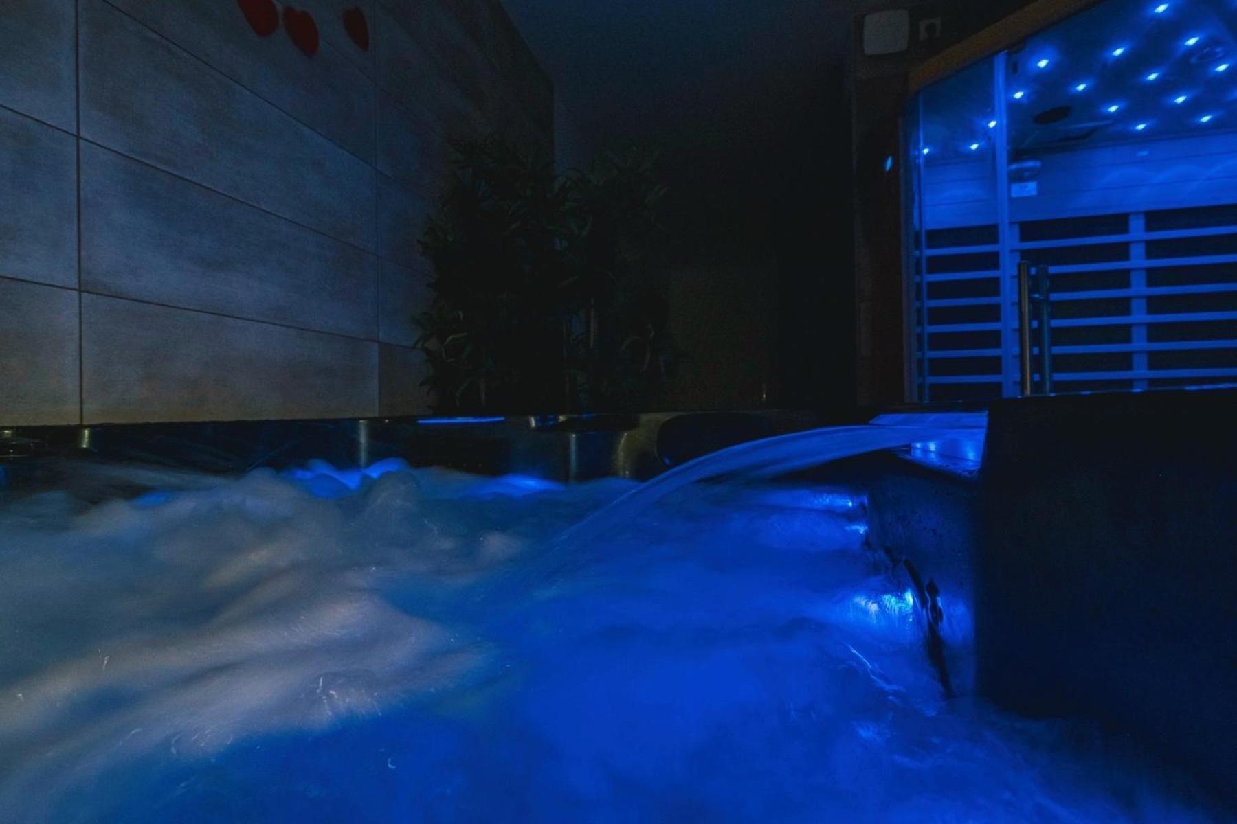 Spa Appartement O Temps Suspendu Reims Centre Sauna Et Jacuzzi Kültér fotó