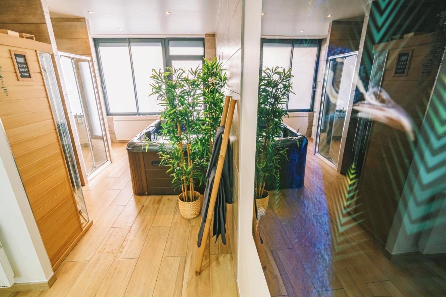 Spa Appartement O Temps Suspendu Reims Centre Sauna Et Jacuzzi Kültér fotó