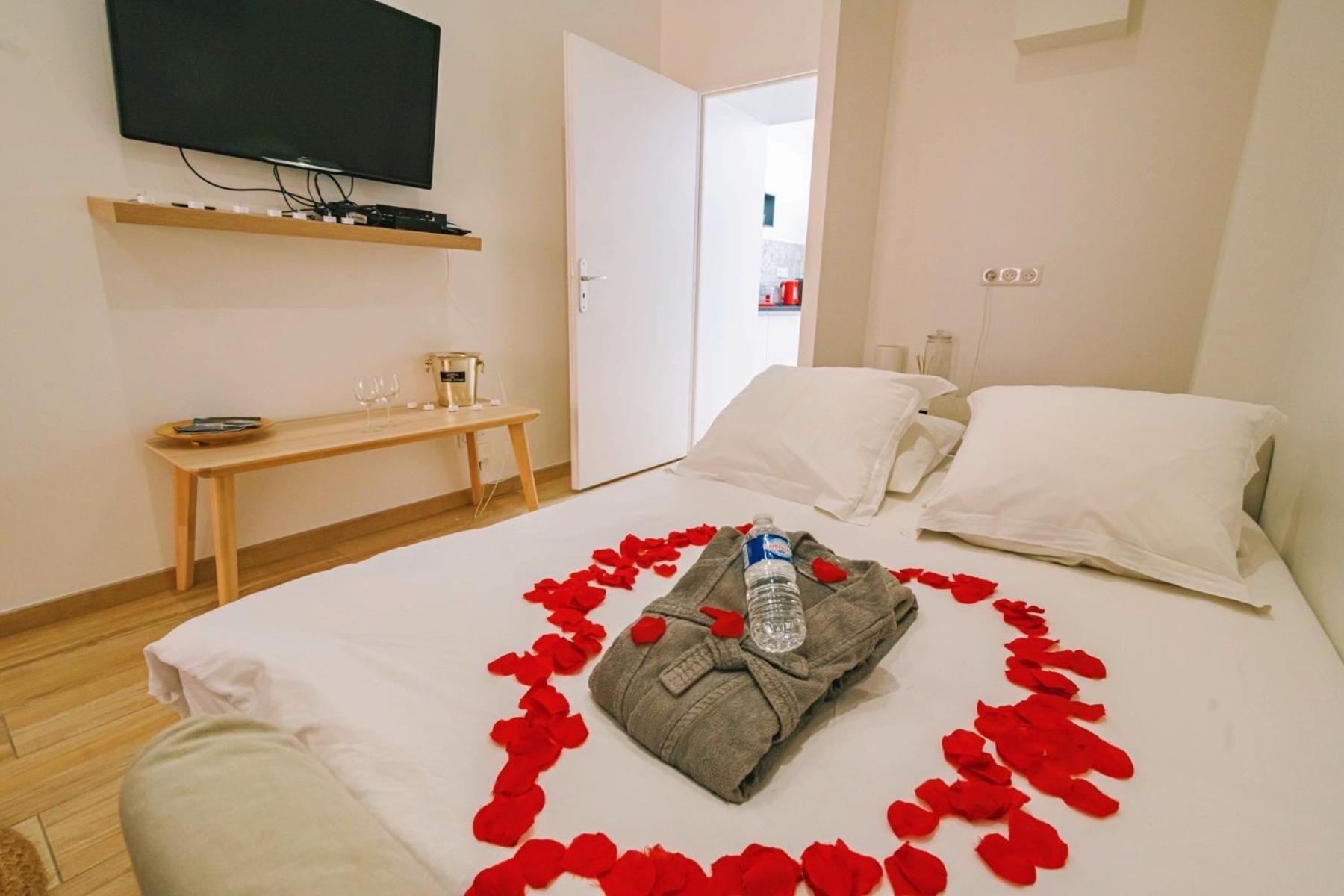 Spa Appartement O Temps Suspendu Reims Centre Sauna Et Jacuzzi Kültér fotó