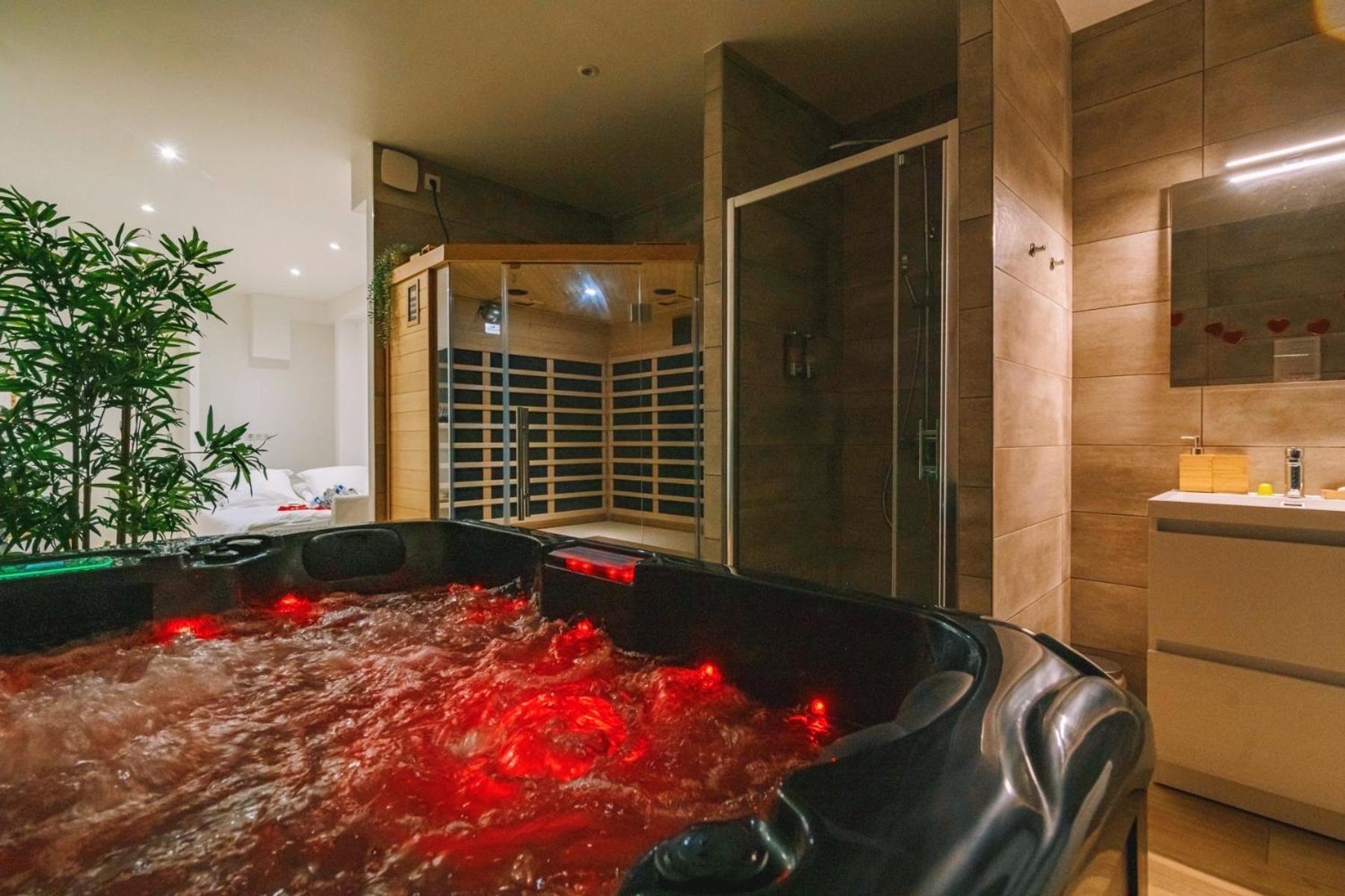 Spa Appartement O Temps Suspendu Reims Centre Sauna Et Jacuzzi Kültér fotó
